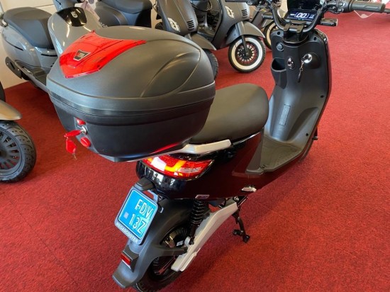 iva e-go s4 met koffer en windscherm