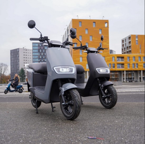 Ecooter et2 foto nardo grijs en matzwart