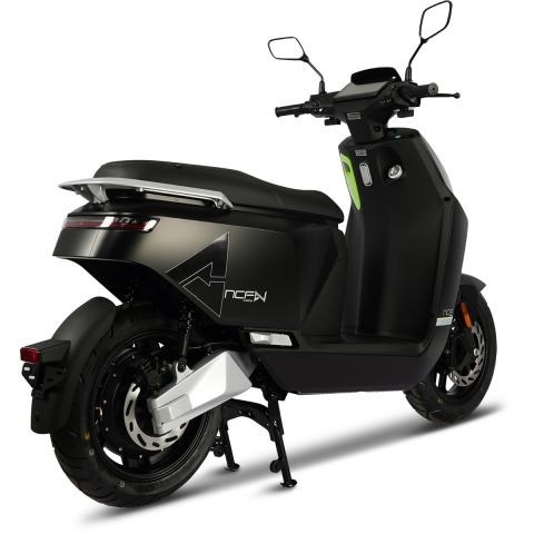 Ivancfmatzwartachterkant elektrische scooter megascooter