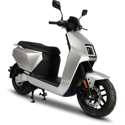 Ivancfzilvervoorkant elektrische scooter megascooter
